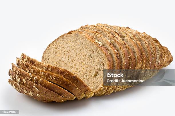 Conjunto Pan De Trigo En Rebanadas Foto de stock y más banco de imágenes de Al horno - Al horno, Alimento, Barra de pan