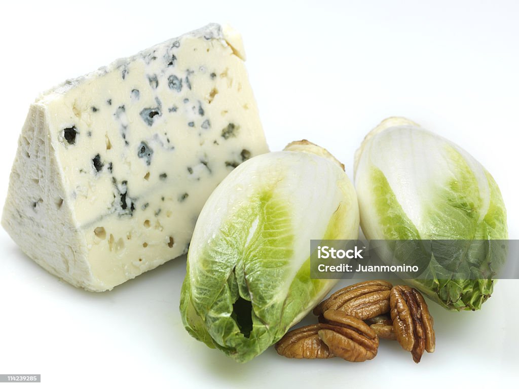 Endívias, queijo azul e nozes - Foto de stock de Endiva royalty-free