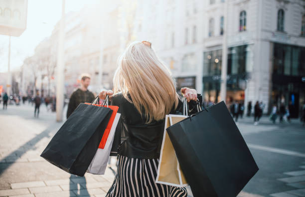 Girls who were Shopping Girls who were shopping shopping bag stock pictures, royalty-free photos & images