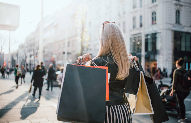 istock Girls who were Shopping 1142400220