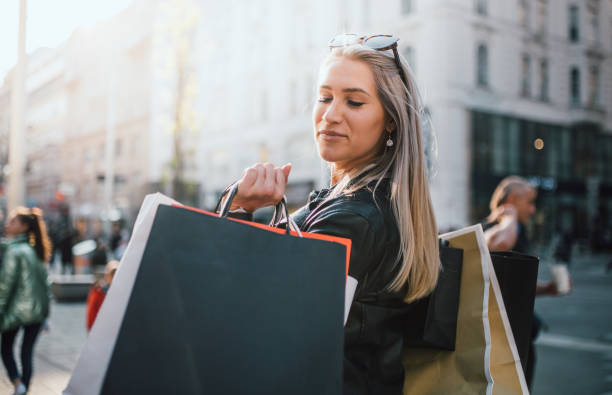 istock Girls who were Shopping 1142401066