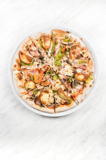 istock Bacon and green pepper traditional pizza 1142410844