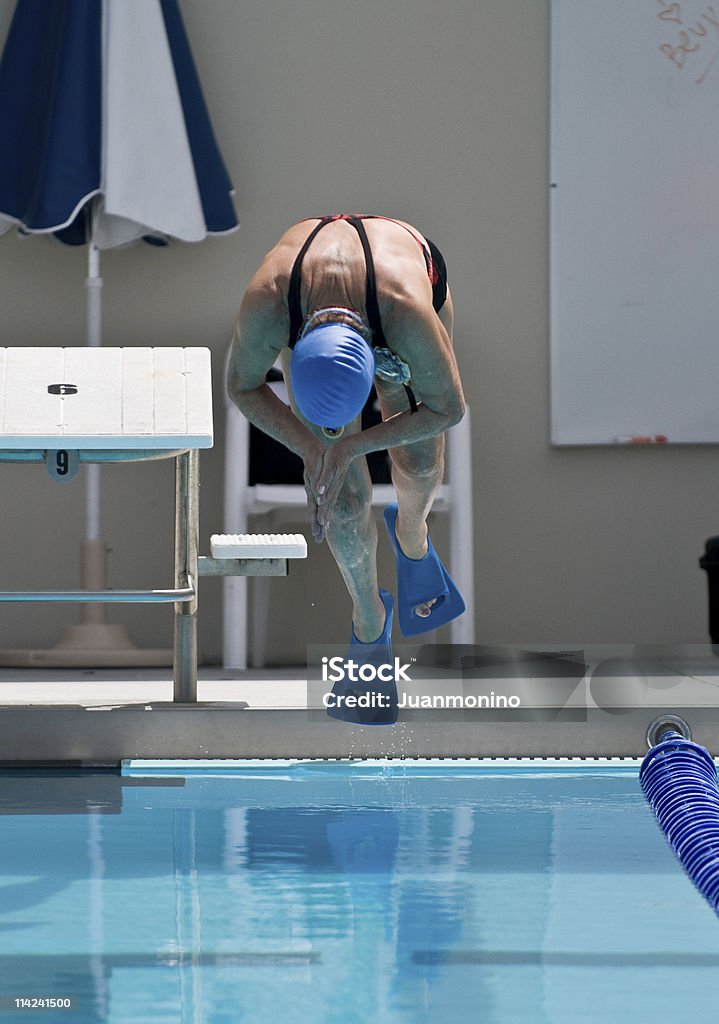 Oitenta anos, a nadadora femininos de salto - Foto de stock de Natação royalty-free