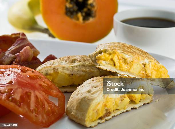 Gefüllte Breakfast Biscuits Stockfoto und mehr Bilder von Ei - Ei, Gestopft, Speck