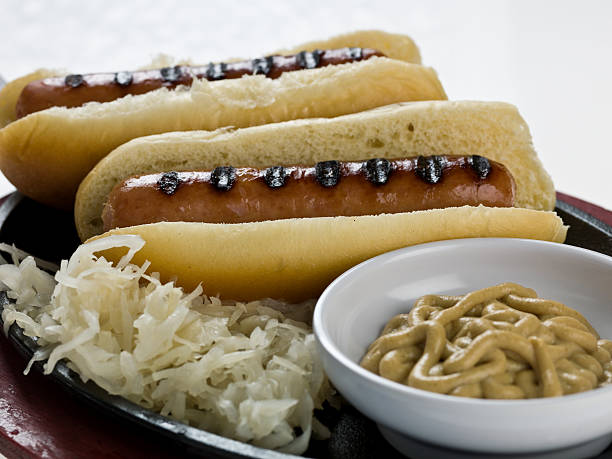 austríaco wienerwurst perros calientes - sausage knackwurst food bratwurst fotografías e imágenes de stock
