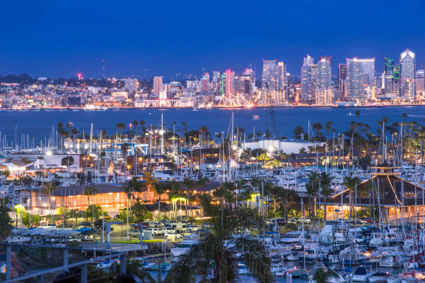 skyline de san diego - san diego california skyline san diego bay panoramic - fotografias e filmes do acervo