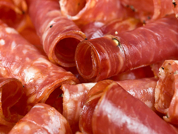 salumi italiani primo piano - salami chorizo sausage sopressata foto e immagini stock