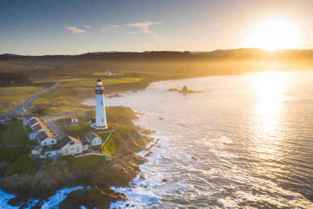 pigeon point lighthouse aerial, ca - pigeon point lighthouse fotografías e imágenes de stock