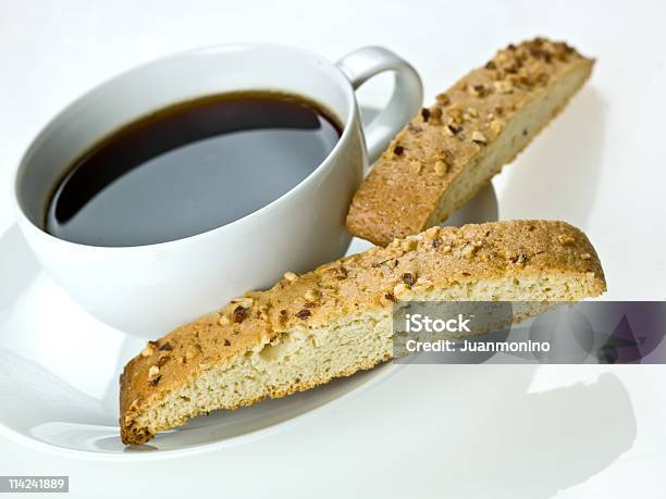 Y Café Biscotti Foto de stock y más banco de imágenes de Al horno - Al horno, Alimento, Almendra