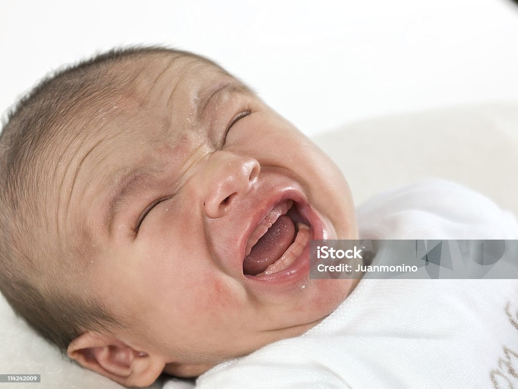 Pianto neonato - Foto stock royalty-free di Bebé