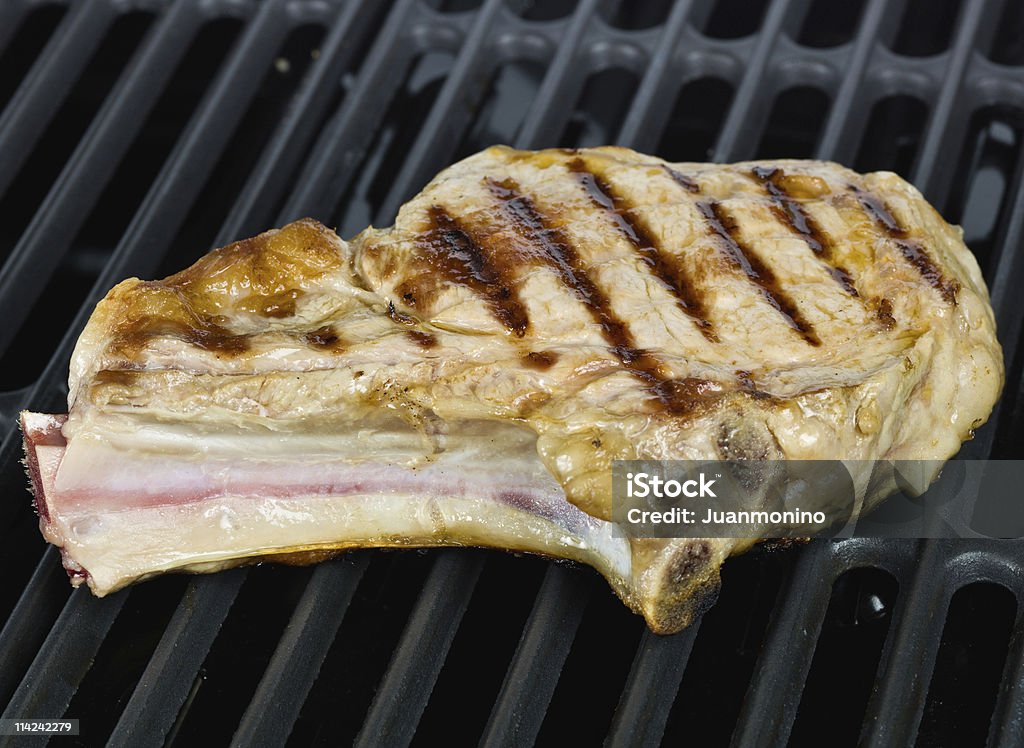 Chuletas de ternera, costillas de carne de res a la parrilla - Foto de stock de Alimento libre de derechos