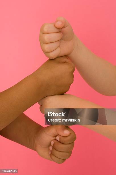 Foto de Mãos Em Coluna e mais fotos de stock de Acordo - Acordo, Amizade, Brincalhão