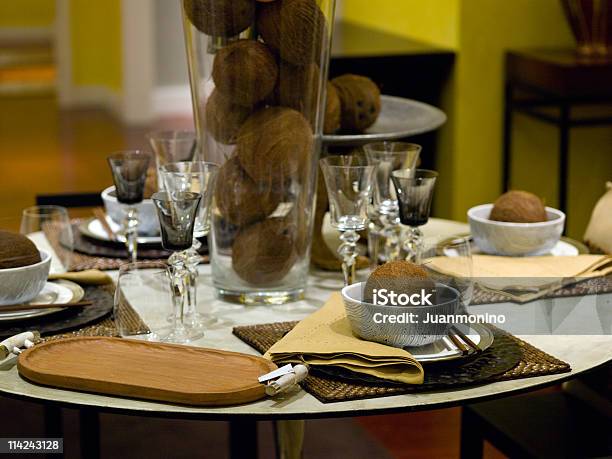 Elegante Juego De Mesa Foto de stock y más banco de imágenes de Alimento - Alimento, Arreglar, Beige