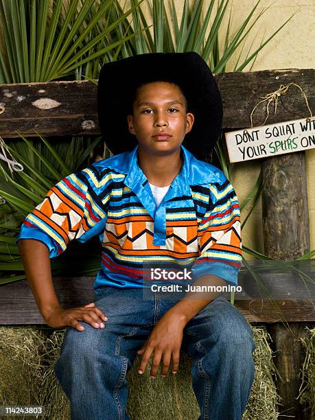 Índio Seminole Jovem Vaqueiro - Fotografias de stock e mais imagens de Cidade Pequena Americana - Cidade Pequena Americana, Meninos Adolescentes, 14-15 Anos