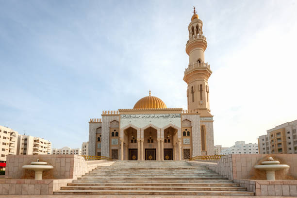 мечеть аль-хуваир мускат султанат оман - oman greater masqat mosque al khuwair mosque стоковые фото и изображения