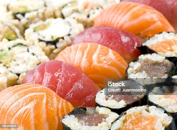 Close Up De Sushi Associação - Fotografias de stock e mais imagens de Alimentação Saudável - Alimentação Saudável, Almoço, Arroz - Alimento Básico