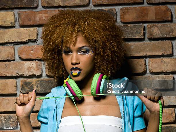 Menina De Música - Fotografias de stock e mais imagens de Adolescente - Adolescente, Auscultador - Equipamento Áudio, Barulho