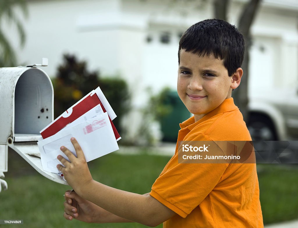 Kind abholen der mail - Lizenzfrei Kind Stock-Foto