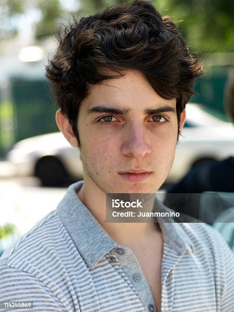 Foto de Jovem Closeup e mais fotos de stock de Face Humana - Face Humana, Retrato, Sério