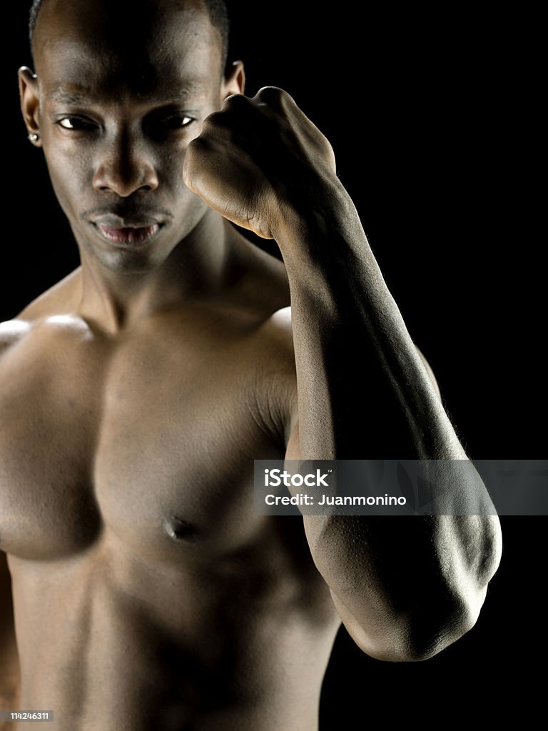 Homme montrant les Muscles - Photo de Adulte libre de droits