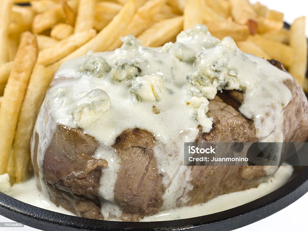 Filet de bœuf à la sauce au gorgonzola - Photo de Filet mignon libre de droits