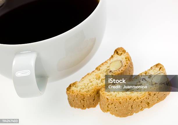 Minibiscottis E Café - Fotografias de stock e mais imagens de Biscoitos - Biscoitos, Fundo Branco, Amêndoa