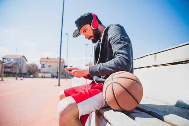 istock Message after street basket 1142477755