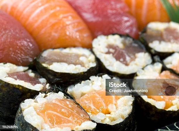 Sushi Połączeniu Zbliżenie - zdjęcia stockowe i więcej obrazów Bez ludzi - Bez ludzi, Białe tło, Bliskie zbliżenie