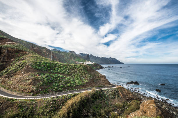 istock Winding road to the ocean 1142481125