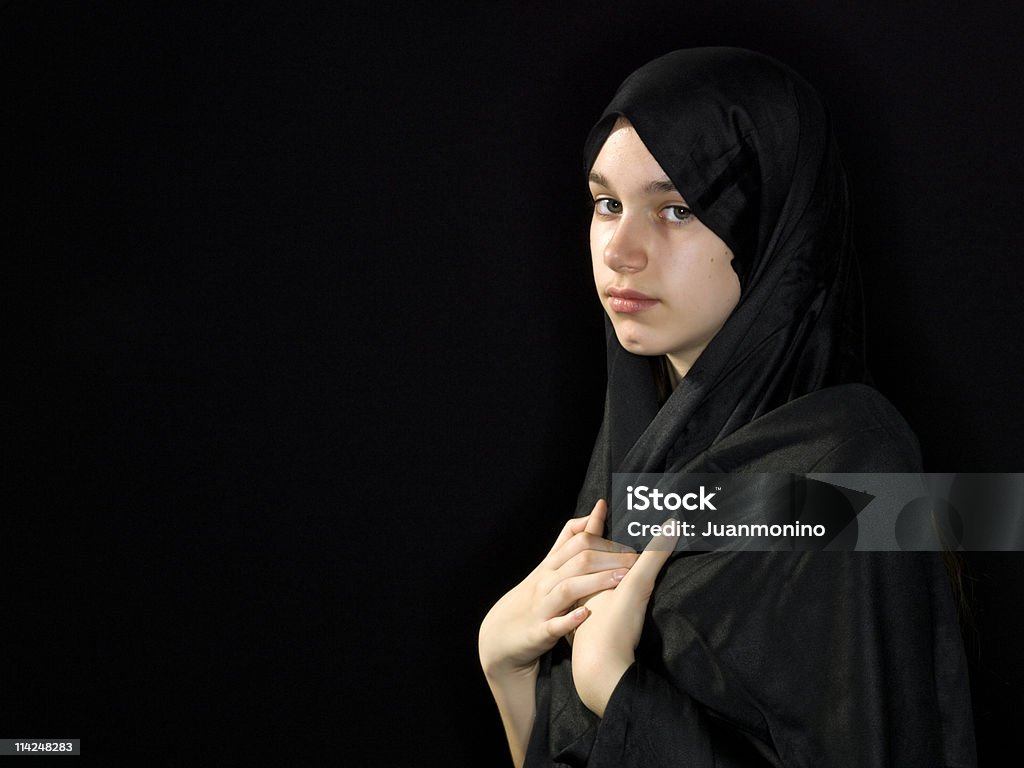 Bambina indossa un Velo islamico - Foto stock royalty-free di Bambino