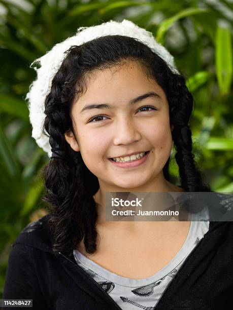 Hermosa Chica Asiática Foto de stock y más banco de imágenes de 12-13 años - 12-13 años, Adolescencia, Alegre