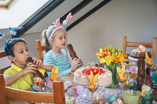 istock Little Kids Eating Chocolate Easter Bunny 1142490011