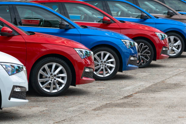 colorful compact cars in a row - automobile industry metal industry in a row gear imagens e fotografias de stock