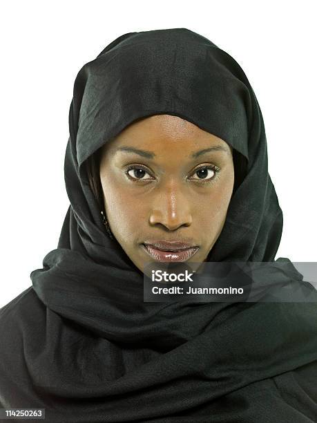 Muslimische Schwarze Frau Stockfoto und mehr Bilder von Eine Frau allein - Eine Frau allein, Frauen, Nur Frauen