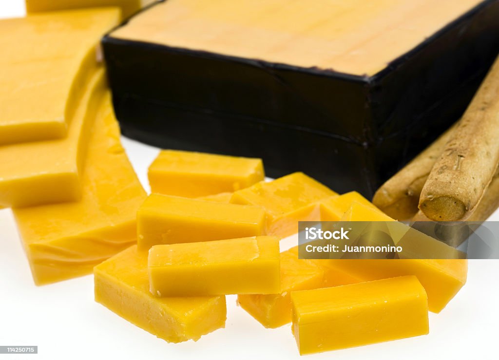 Sharp formaggio Cheddar (giallo - Foto stock royalty-free di A forma di blocco