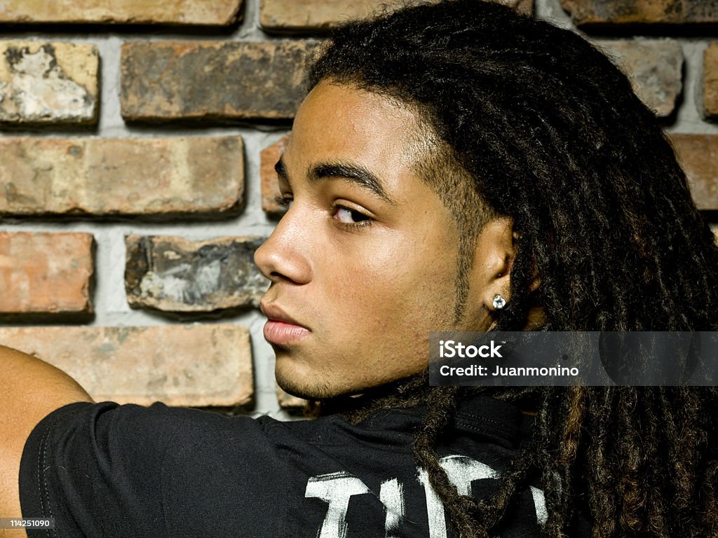 Jamajski teen mężczyzna profil - Zbiór zdjęć royalty-free (Dredy)