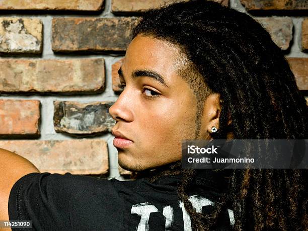 Jamajski Teen Mężczyzna Profil - zdjęcia stockowe i więcej obrazów Dredy - Dredy, Nastolatek, Afrykanin
