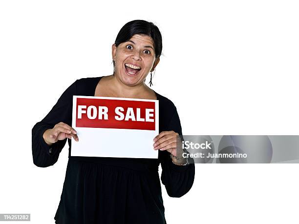 Zum Verkauf Stockfoto und mehr Bilder von Attraktive Frau - Attraktive Frau, Blick in die Kamera, Eigenheim