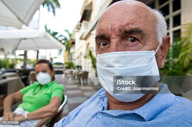 Schweinegrippe Paranoia Stockfoto und mehr Bilder von 60-69 Jahre - 60-69 Jahre, 70-79 Jahre, Alter Erwachsener