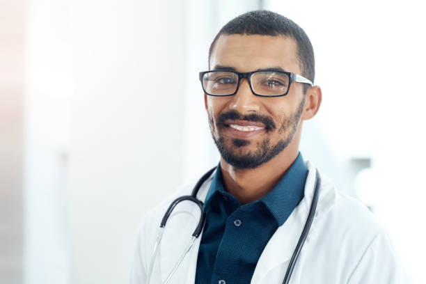 istock Allow me to help you feel better 1142519180