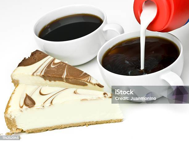 Photo libre de droit de Cheesecake Au Chocolat En Marbre Et Café banque d'images et plus d'images libres de droit de Aliment - Aliment, Aliment en portion, Alimentation lourde