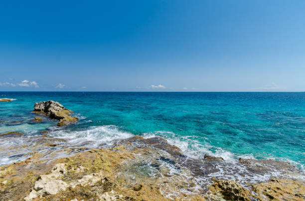 istock Scenic view from the cliffs of Isla Mujeres 1142530831