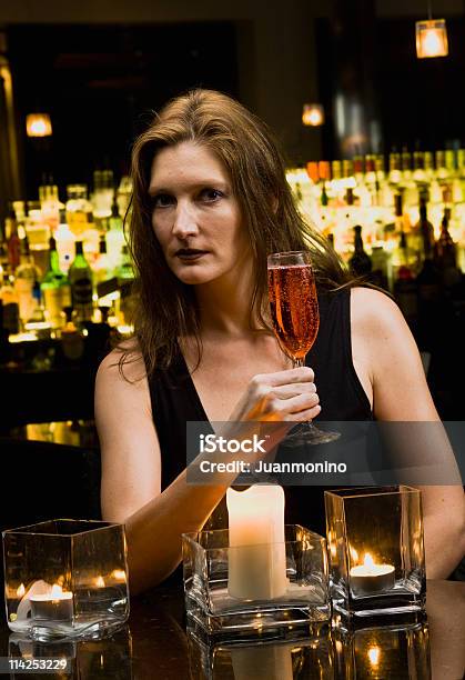 Brindis Con Champán Foto de stock y más banco de imágenes de Discoteca - Discoteca, Mujeres maduras, 40-49 años