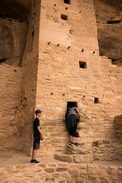 explorez cliff palace, mesa verde - ancient pueblo peoples photos et images de collection