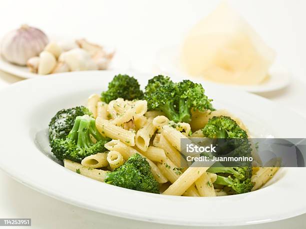 Foto de Rigatoni Brócolis E Alho e mais fotos de stock de Brócolis - Brócolis, Massa, Penne