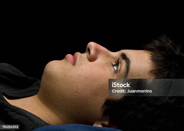 Schlaflos Teen Stockfoto und mehr Bilder von Bett - Bett, Männlicher Teenager, Aufwachen