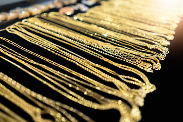 colar de ouro para venda como jóias - necklace gold bracelet jewelry - fotografias e filmes do acervo