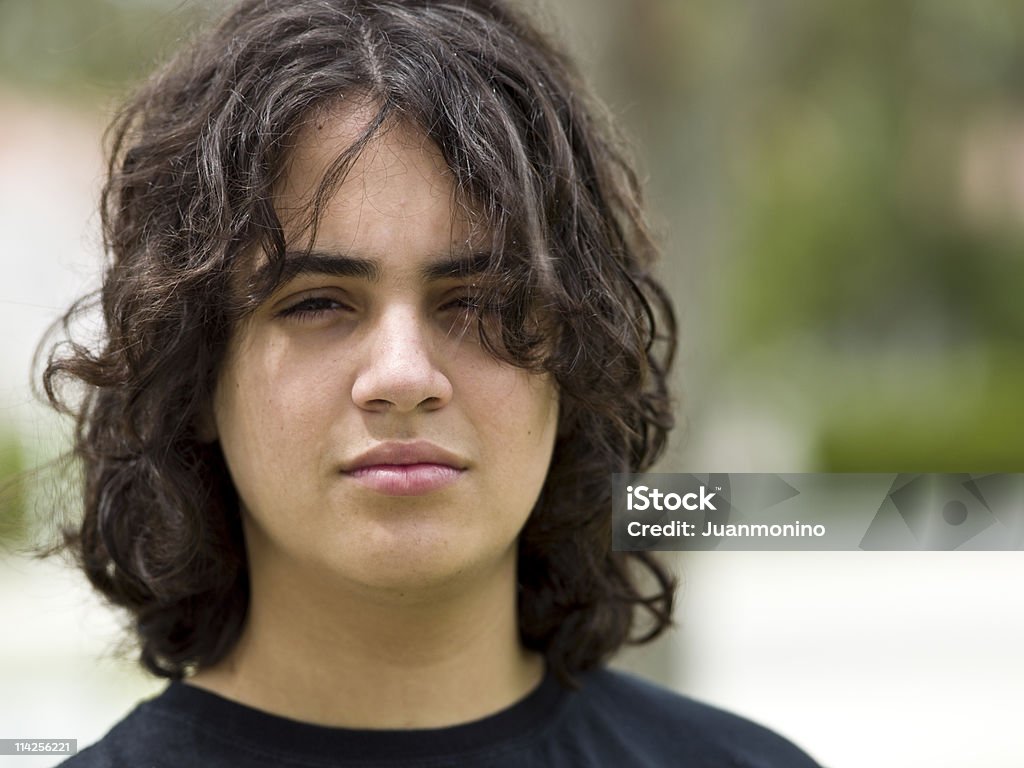 Jeune garçon hispanique avec Cheveux longs - Photo de Cheveux longs libre de droits