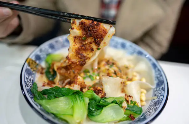 Chinese foods: Shaanxi Oil splashing noodles