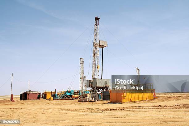 Foto de Plataforma De Perfuração e mais fotos de stock de Campo Petrolífero - Campo Petrolífero, Equipamento, Exploração de Minas